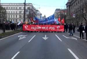 2014-08-09 01 Beograd-Worker-and-citizen-protest