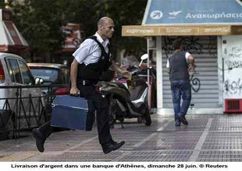 2015-07-08 03 Livraison-dargent-dans-une-banque-dAthènes-dimanche-28-juin
