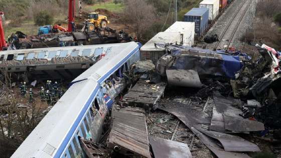trains greece