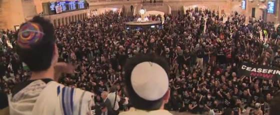 Jewish peace activists hold sit-in protest at Grand Central